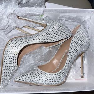 Steve Madden glitzy pump